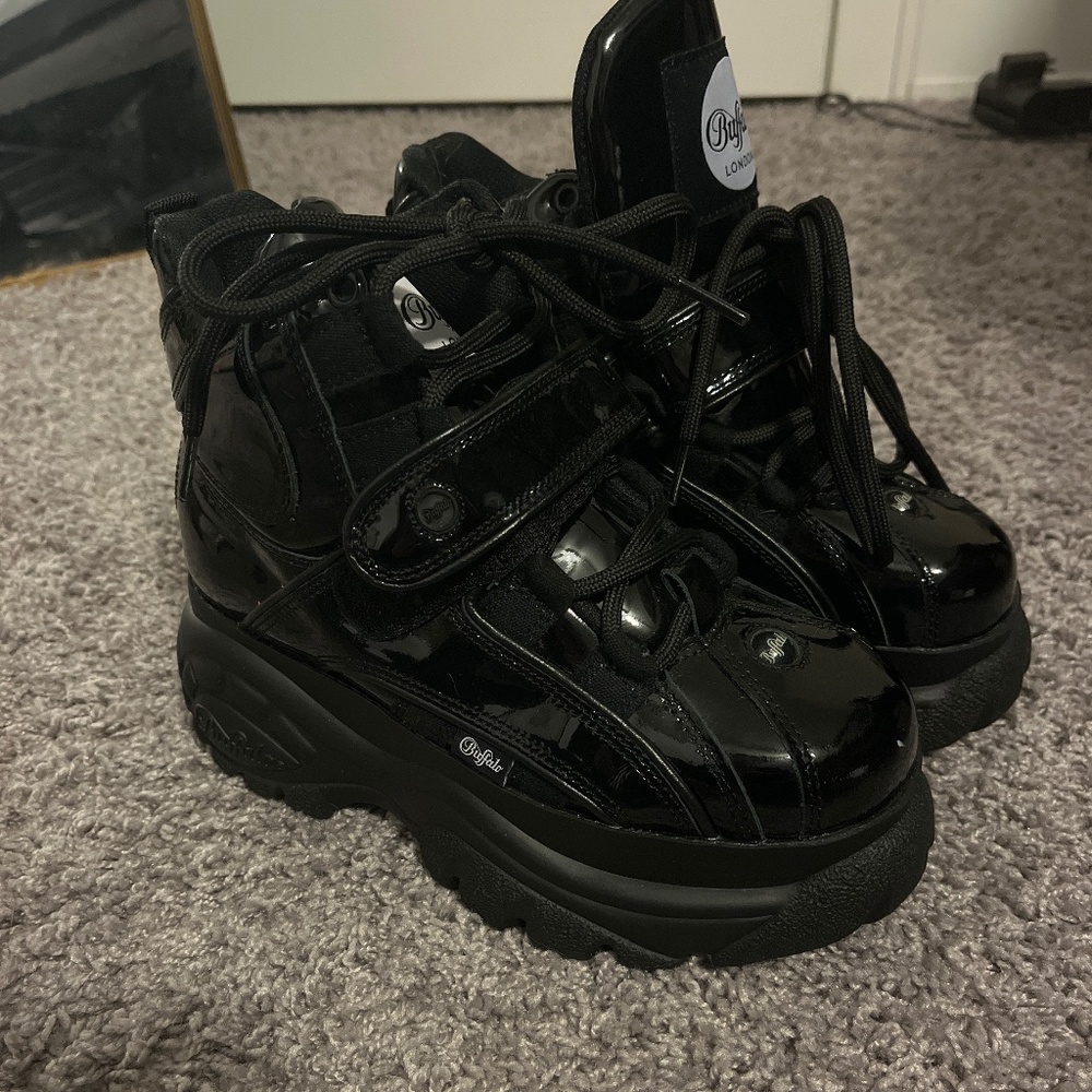 Buffalo London Classic high top patent leather